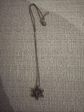 Silver snowflake Pendant Necklace - Unbranded